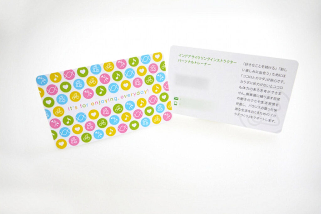 カラフルなパーソナルトレーナーの名刺デザイン